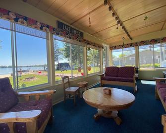 Sandy Swim-In-Beach Lakefront A/C Included! 3br West Branch, MI Getaway - West Branch - Living room