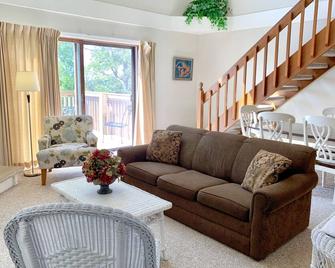 Sunset Condominiums - Mackinac Island - Вітальня