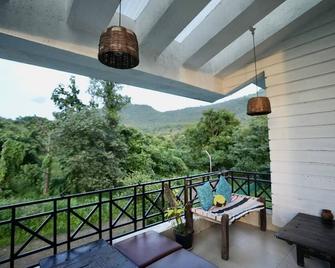 Lakeside Boheme Inn - Khopoli - Balcony