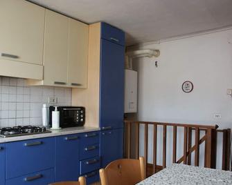 sea view apartment with balcony - Triest - Küche