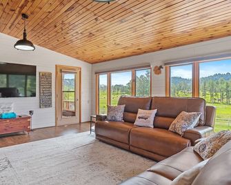 Papa's Place On Willow Creek - Custer - Huiskamer