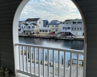 Water Front Lagoon Home - Private Dock w/Kayaks & Paddleboards - Manahawkin - Balcony