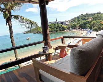 Hotel La Forêt & Beach Lounge - בוזיוס - מרפסת