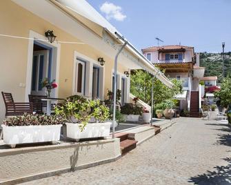 Tzivras Studio Apartment - Lassi - Building