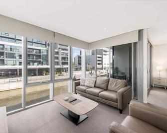 Lakefront Apartments Kingston Act - Canberra - Living room