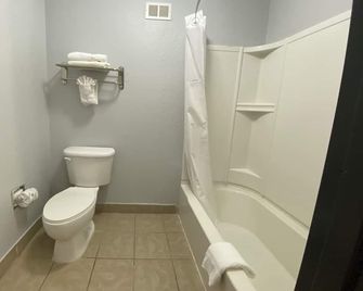 Quality Inn Alice - Alice - Bathroom