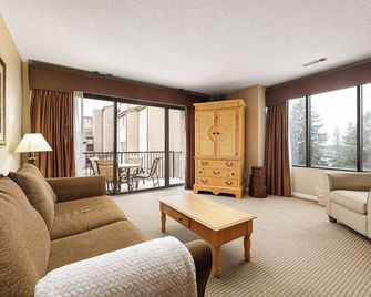 Valleyview Swing & Stay - Traverse City - Living room