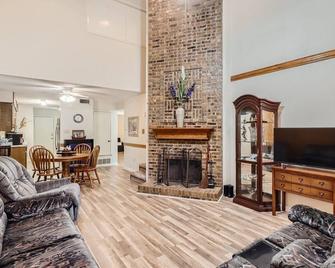 Near Downtown McKinney — Spacious Pet-Friendly Retreat w/ Office Amenities - McKinney - Living room