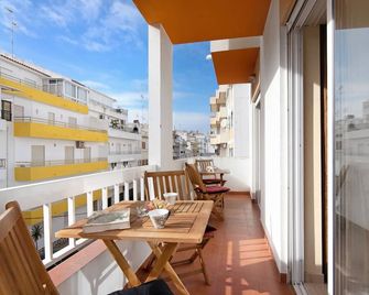 Apartment 'Beija Flor' with Private Balcony, Wi-Fi & A/C - Monte Gordo - Varanda
