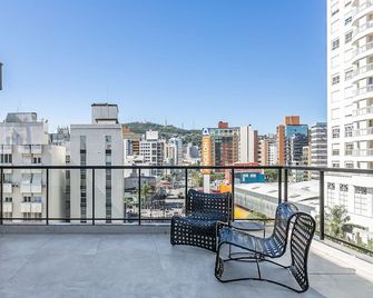 Xtay Soho Florianópolis - Estúdio amplo em área residencial, ao lado da Defensoria Pública e Trompowsky Corporate - Florianópolis - Parveke