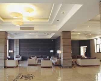 Tskaltubo Plaza Hotel & Resort - Tsqaltubo - Lobby