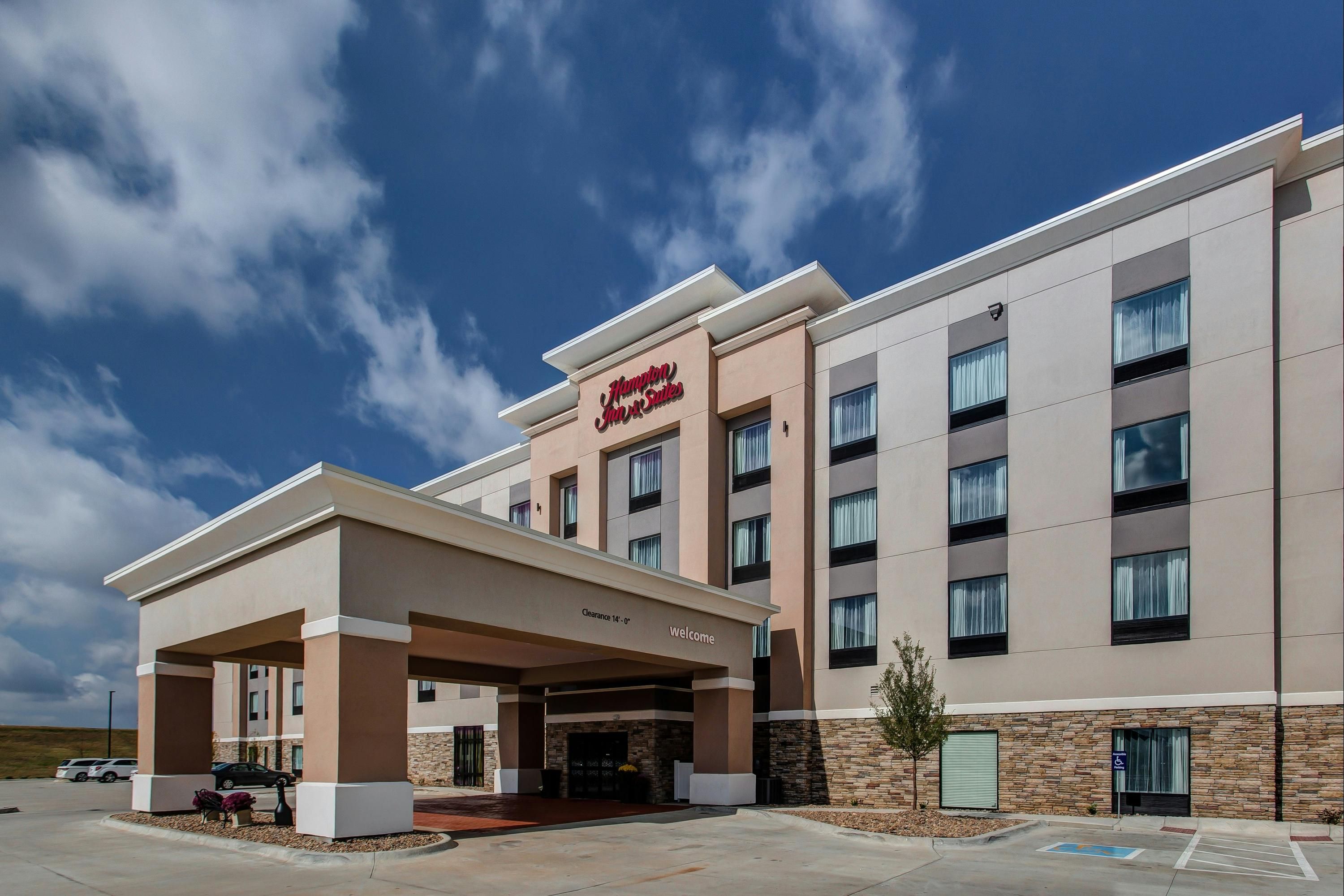 Hampton Inn & Suites Wichita/Airport - Wichita - Edificio
