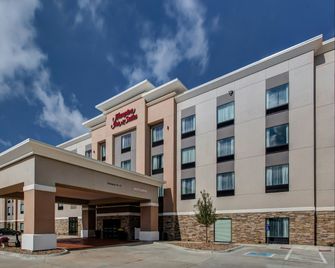 Hampton Inn & Suites Wichita/Airport - Wichita - Edificio