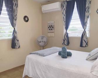 Caguas Villa Santa Juana 2 Fully Equipped 2br Home With Solar Panels /A/C / Wifi - Caguas - Bedroom