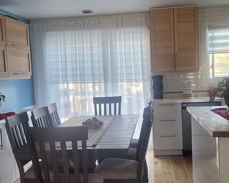 Charming room in a bungalow with AC and WiFi in welcoming Blainville. - Blainville - Dining room