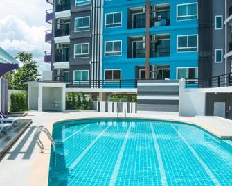 The Scene Condo by The Rich - Kathu - Zwembad