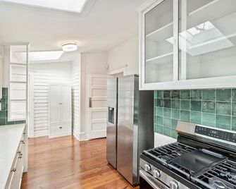 Modern Blue Gem in Dilworth - Charlotte - Cucina