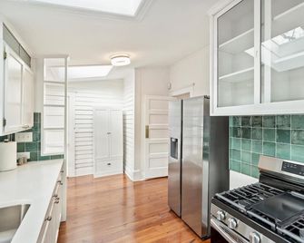 Modern Blue Gem in Dilworth - Charlotte - Küche