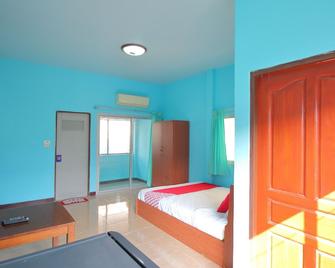 OYO 496 Chok Phikul Thong Resort - Nakhon Pathom - Bedroom