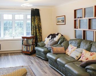 4 bedroom accommodation in Rhyl - Rhyl - Living room