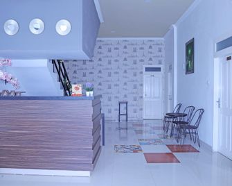 OYO 1386 Hotel Grand Gabelo - Bukittinggi - Front desk