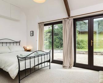 3 bedroom accommodation in Foxcote, near Radstock - Bath - Bedroom