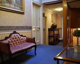 Wards Hotel - Galway - Living room