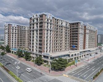 Extremeli Suites-Monarch - Manila - Edificio