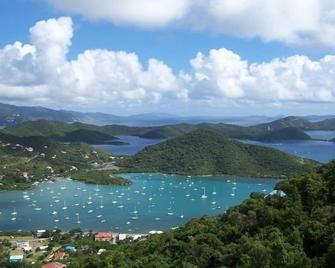 Waterlemon Villa~Stunning Island Views, Pool, AC, Great for Groups & Kids - Saint John - Edificio