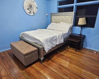 Stay in the Heart of the City - Georgetown - Bedroom