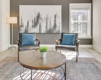 Mountain View, Fire Pit Roomy Blue Ridge Home! - Marion - Living room
