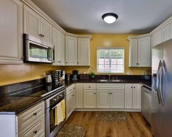 Prime Marina Del Rey / Venice Beach Area Location 5 min. from beach - Los Angeles - Kitchen