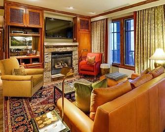 Beautiful 3 Bed/ 3 Bath Ritz Aspen - Aspen - Living room