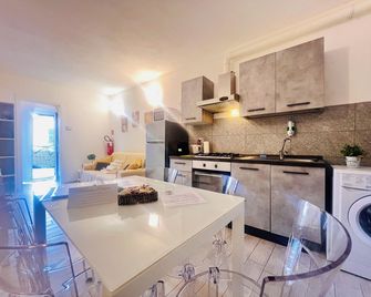 Casa Rosa, Rapallo - Ruta - Kitchen