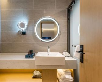 Echarm Hotel Shanghai North Bund Tilanqiao Metro Station - Shanghai - Bad