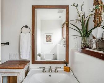 Boutique Luxury in Upscale Area with Private Entry & Bath, Villa B - San Diego