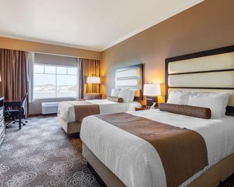 Best Western Plus Miami Airport North Hotel & Suites - Miami Springs - Bedroom