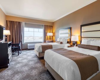Best Western Plus Miami Airport North Hotel & Suites - Miami Springs - Bedroom