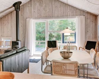Quaint Holiday Home in NexÃ¸ near Beach - Nexø - Comedor