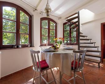 Unique vacation home in the Danube Bend with wellness! - Kismaros - Dining room