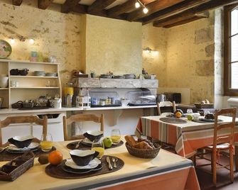 Logis Auberge Du Centre - Chitenay - Buffet