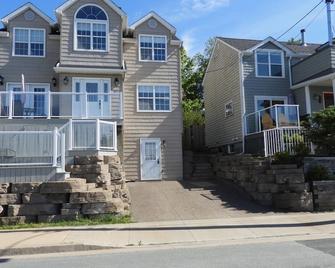 Stunning 1-Bedroom Furnished Apartment Overlooking Beautiful Halifax Harbour - Dartmouth - Building