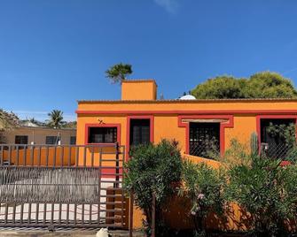 Casa Edilia - Smack in the middle of town/one block from the beach - Los Barriles - Building
