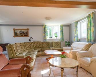 Spacious Holiday Home in Chodes with Sauna - Ligneuville - Sala de estar