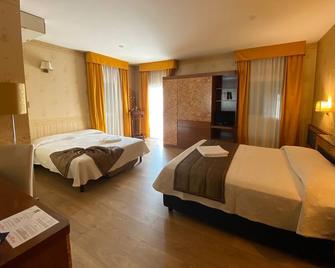 Hotel Villa Pigalle - Tezze sul Brenta - Slaapkamer