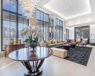 Luxury 2-bed in Bloor West Village - Parking, Pool & steps to subway - Toronto - Lobby