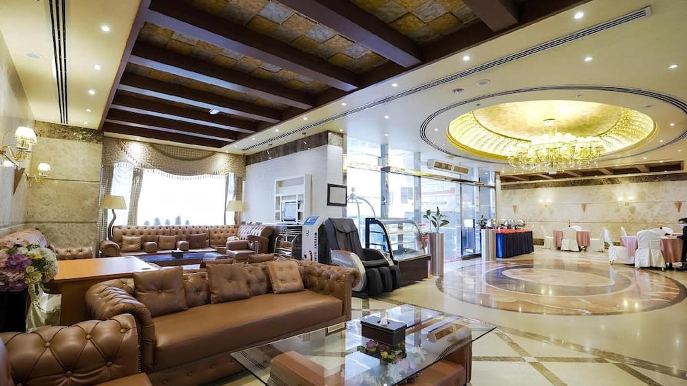 فندق كريستال بلازا