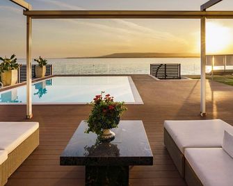 Villa Incanto - Four Bedroom Villa, Sleeps 8 - Plemmirio - Pool