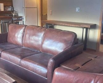 Enchanting Kenai River Retreat - Cooper Landing - Living room