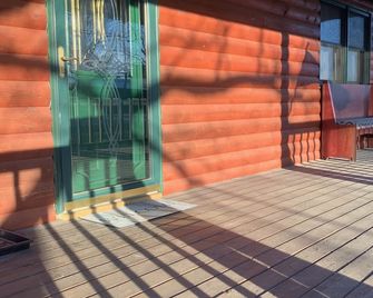 Ozark Retreat-a cozy cabin perfect for outdoor enthusiast or a place to relax. - Licking - Balcony